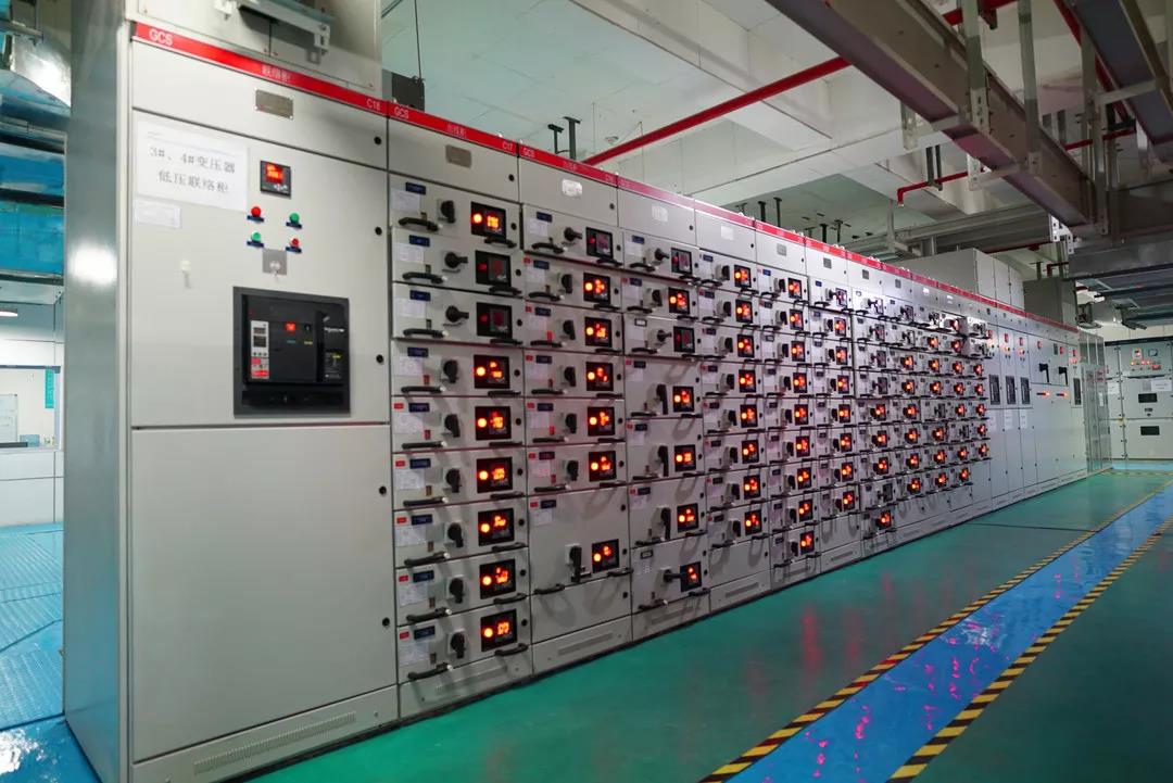 配电室排布整体美观,柜内接线规范